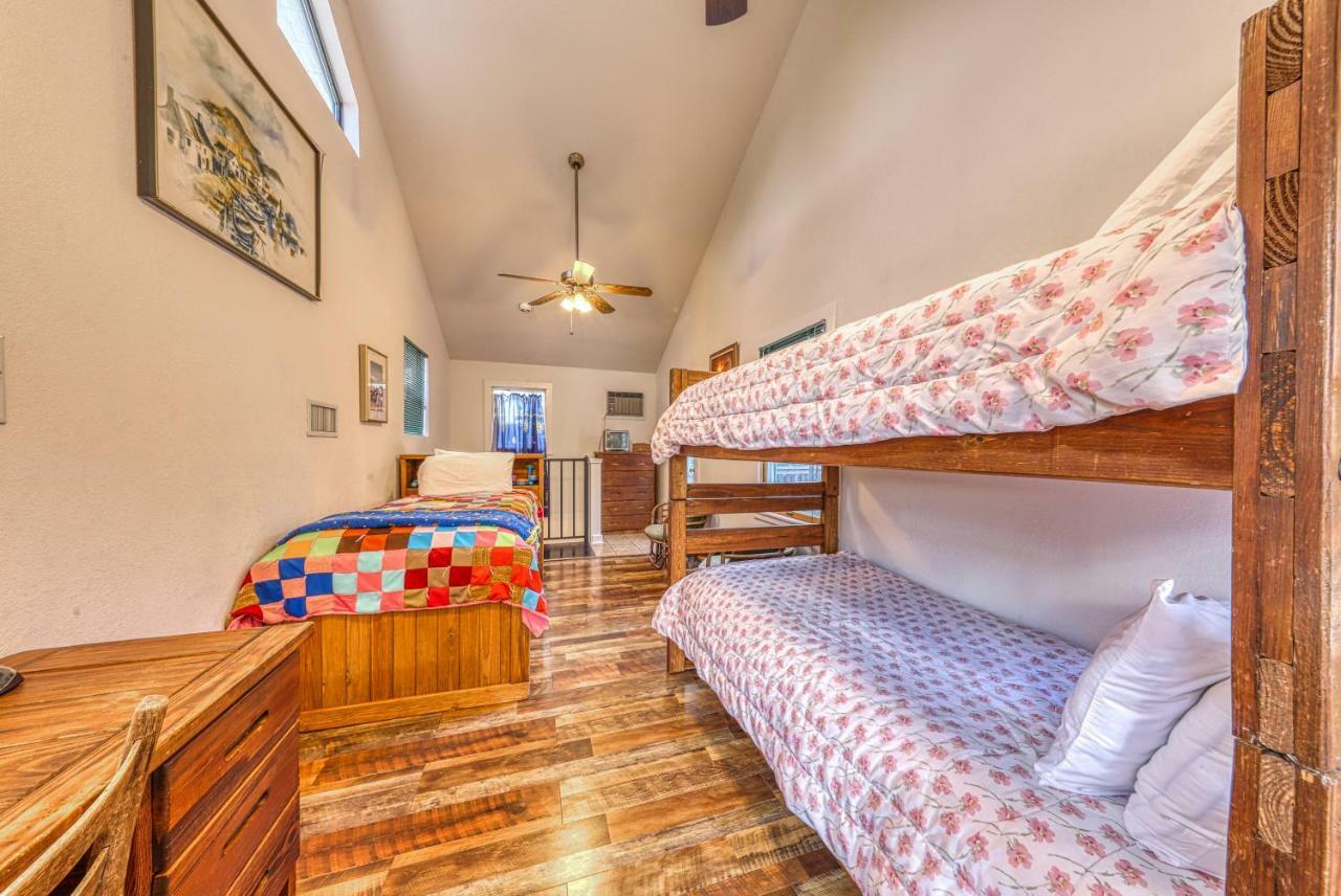 Bumblebee Lodge Ingram Екстер'єр фото